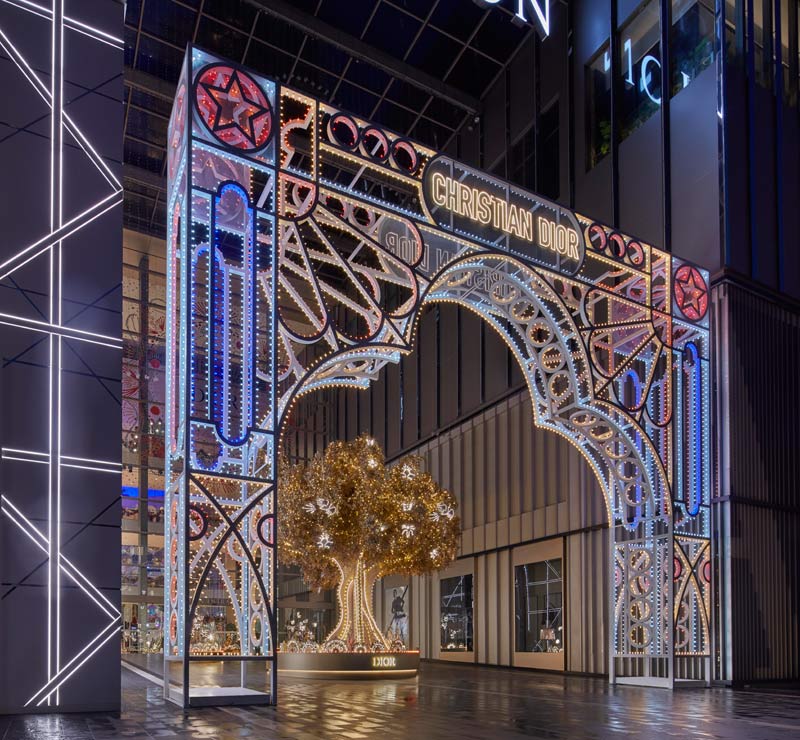 Dior lần đầu tiên mang cây thông Noel đặc biệt về Pavilion Kuala Lumpur